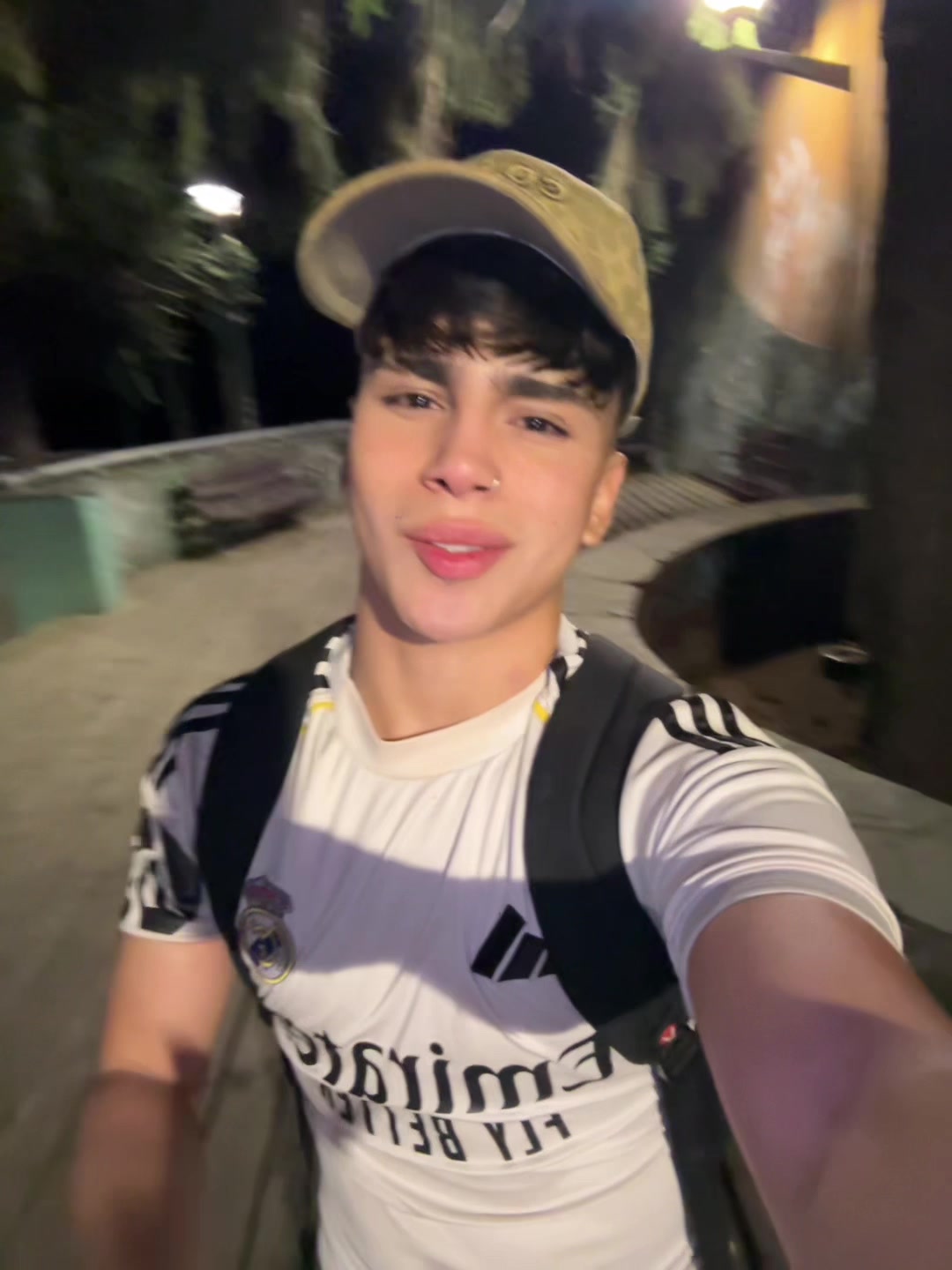 @aleeslr