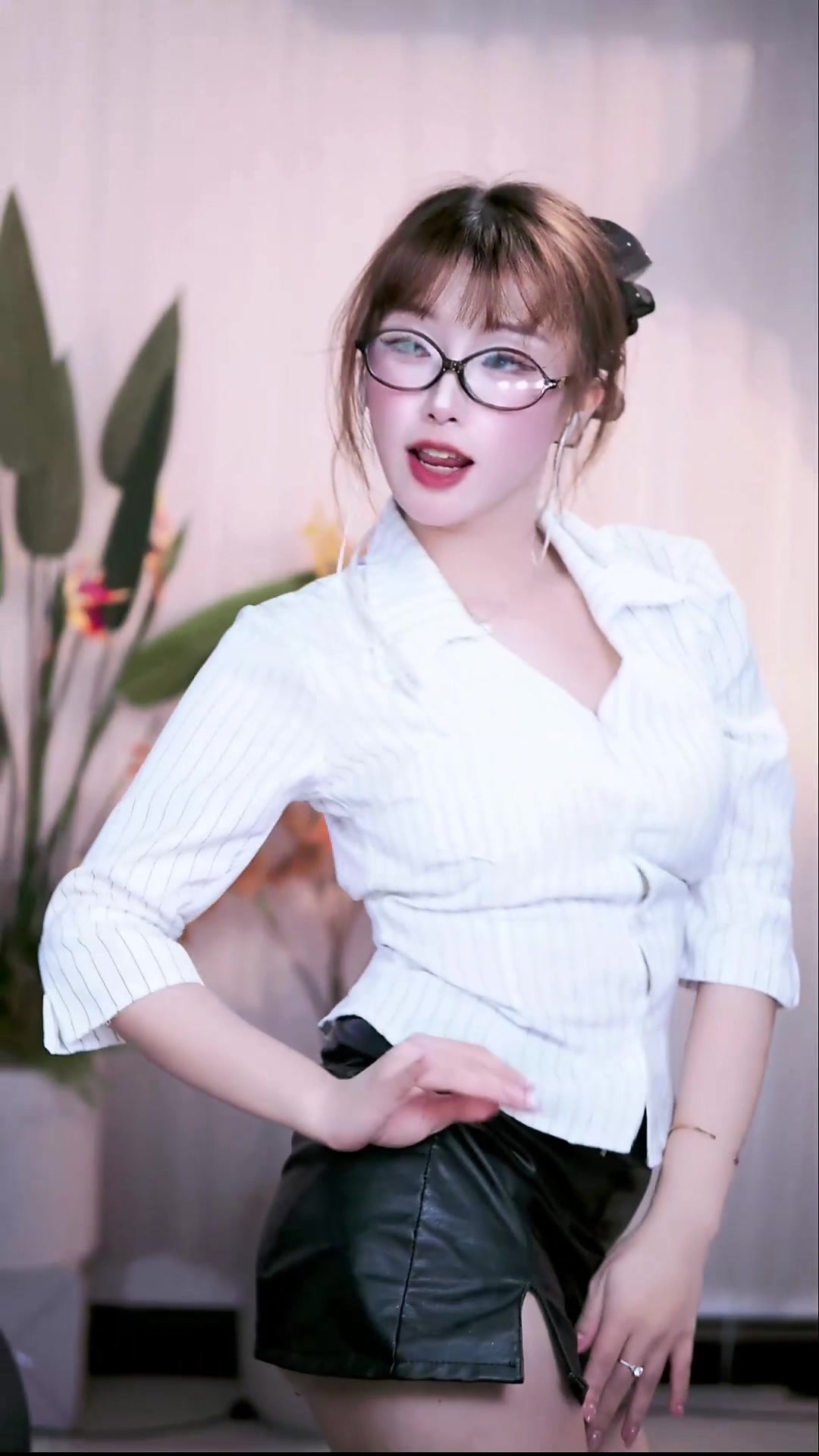 @𝓗𝓪̀ 𝓥𝓲 🌷