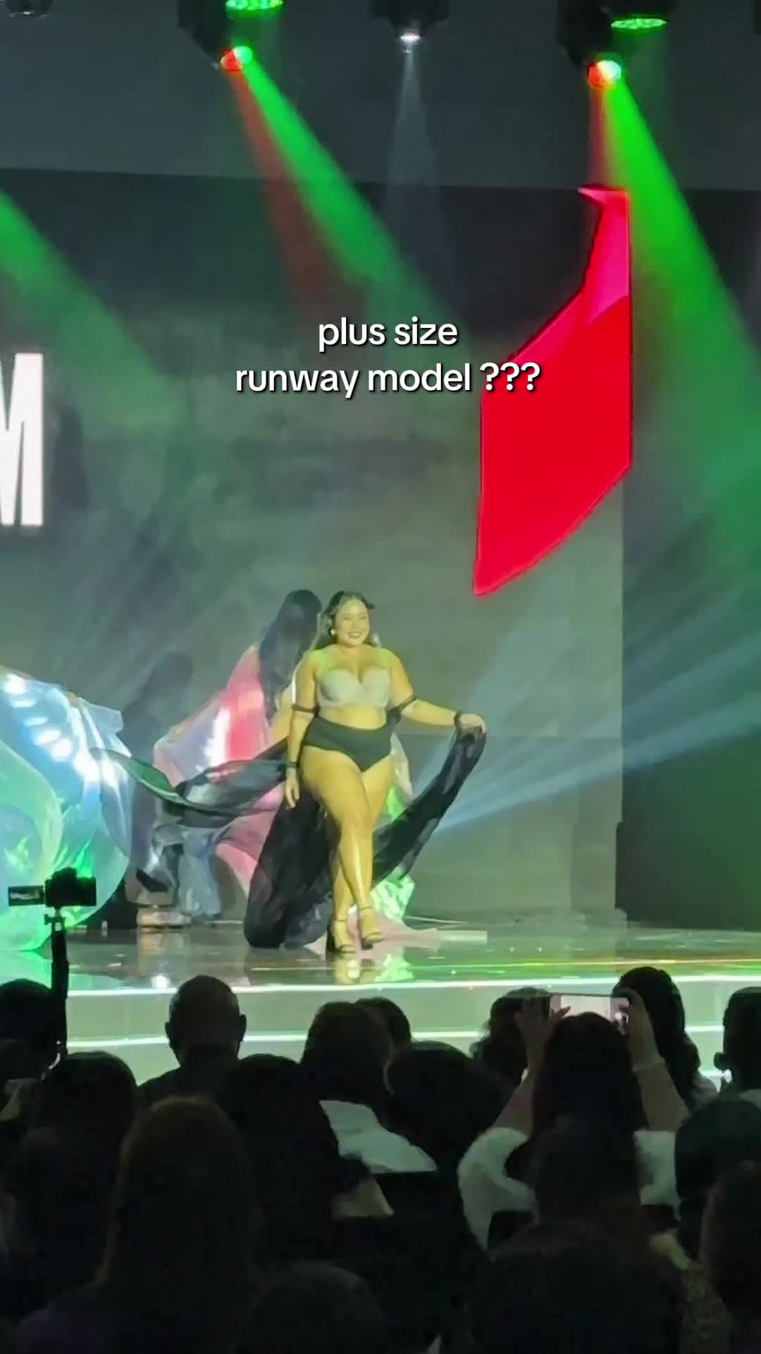 @Curvy Model Mia ♡