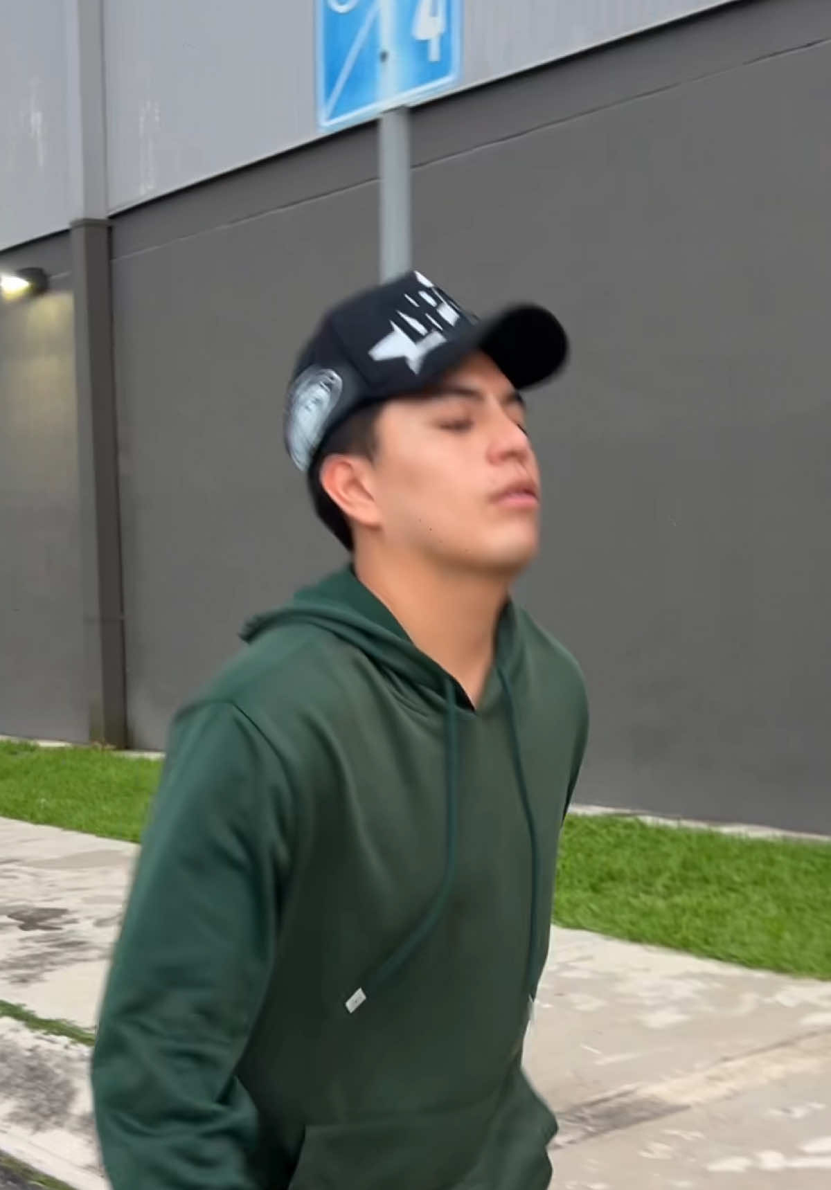 @C H A R L Y J O N A T H A N
