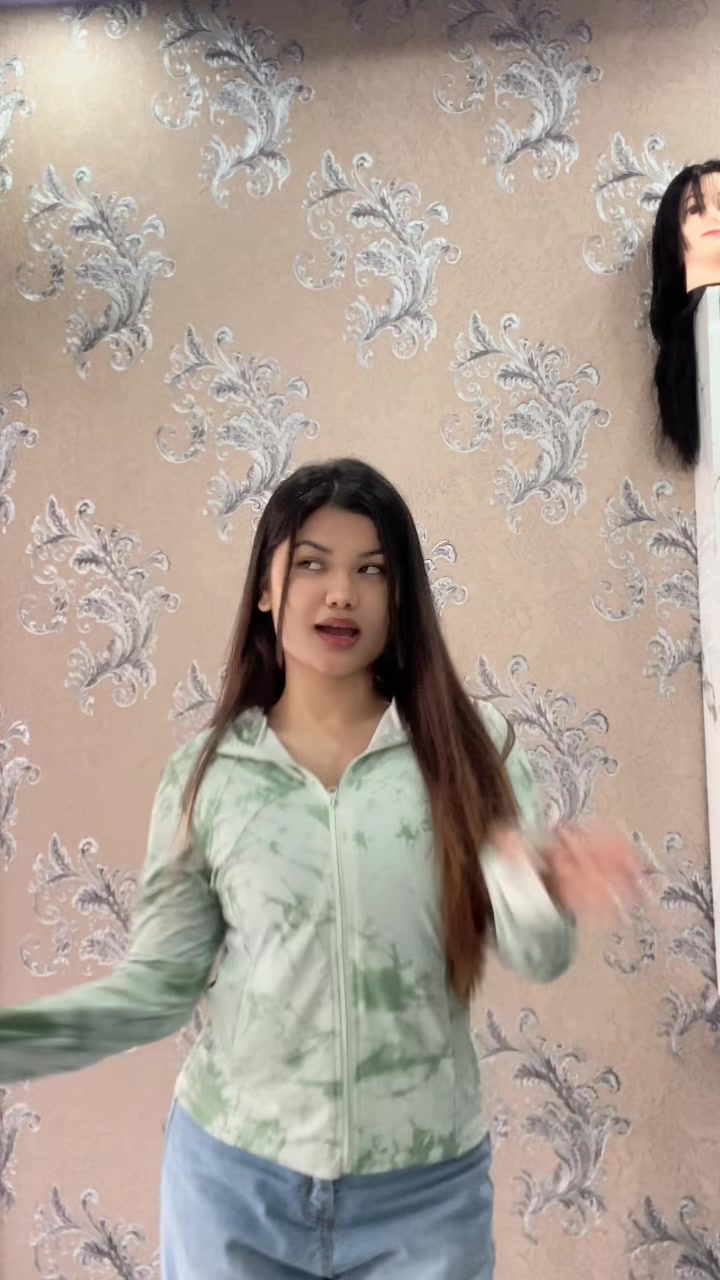 @अनुषा