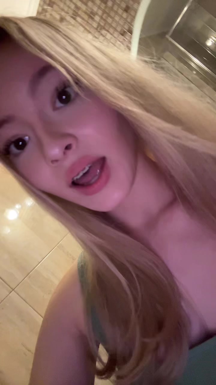 @Алинка🐰