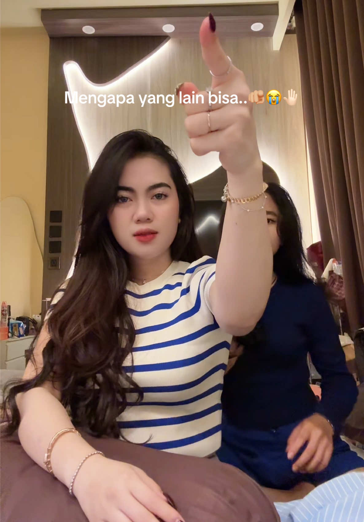 @AGNESSTANIA