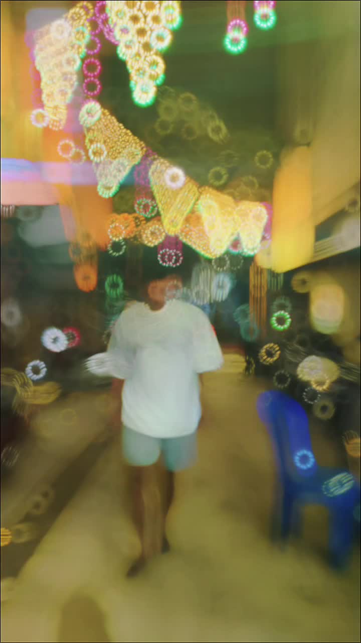 @🫂👩&zwj;❤️&zwj;👨