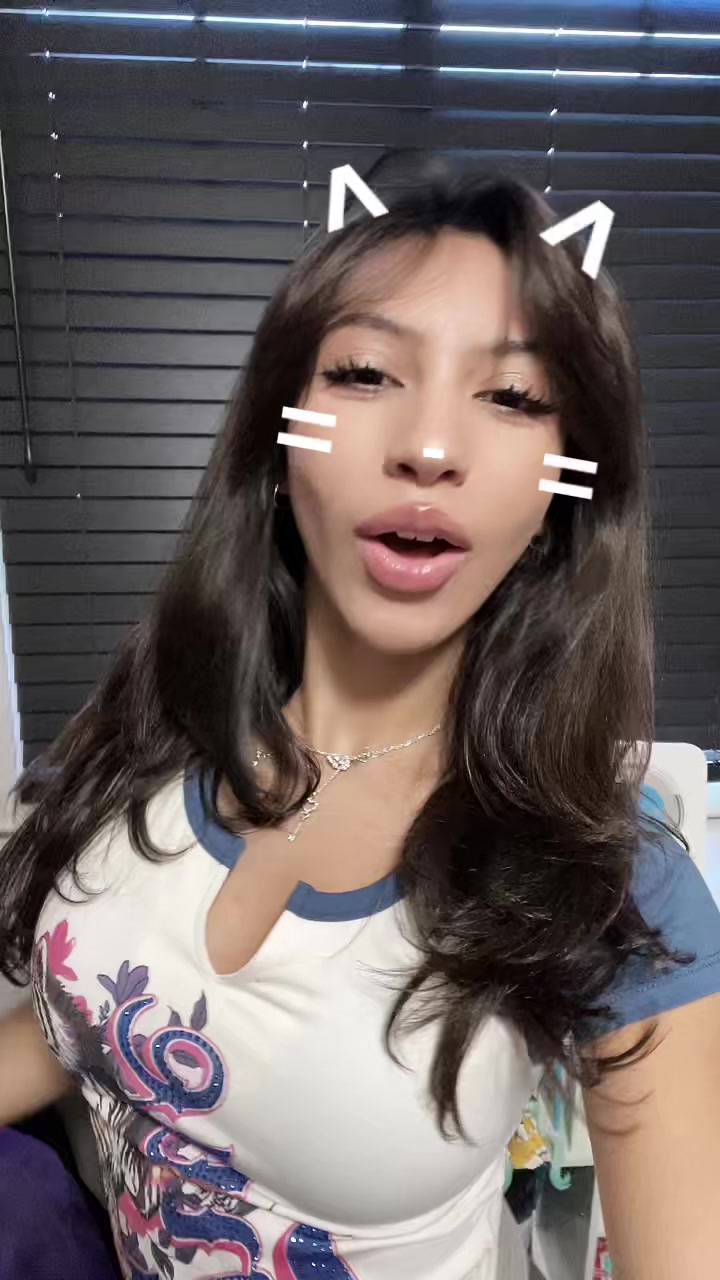 @6’6 Side bang princess