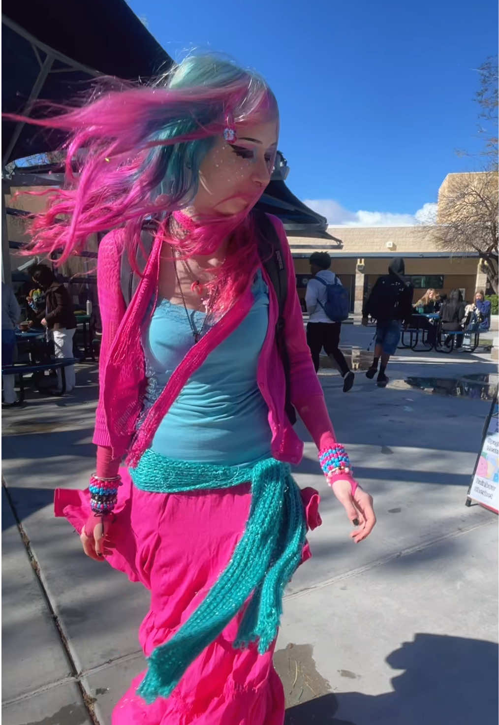 @Weird chick wit pink hair
