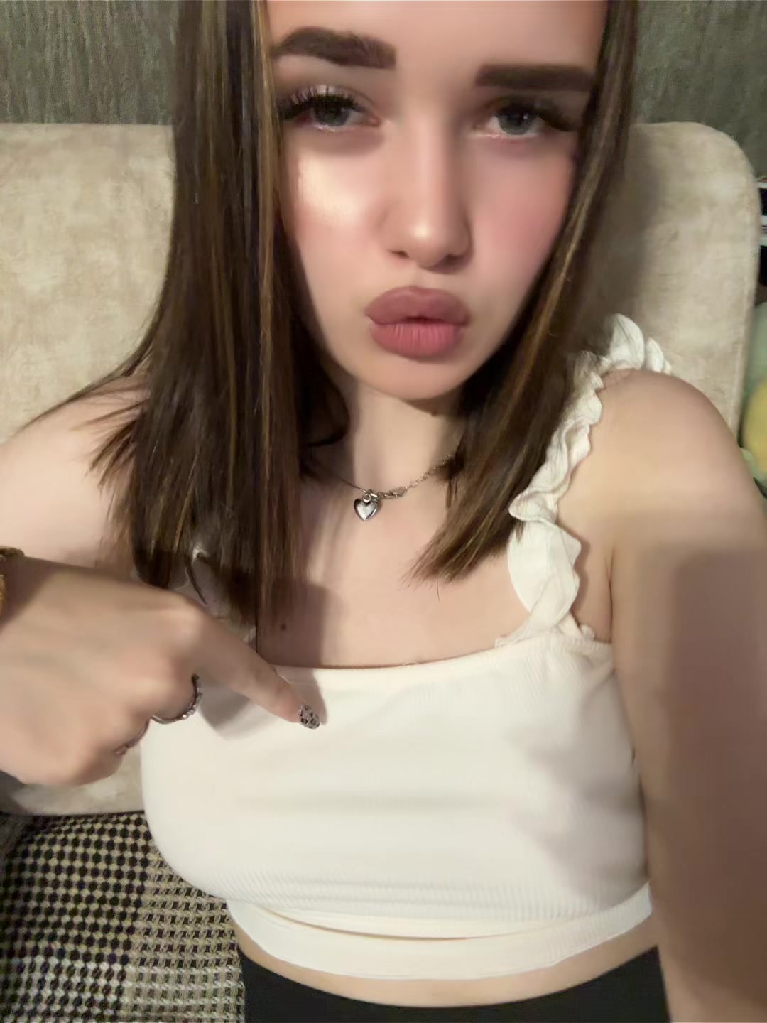 @👅