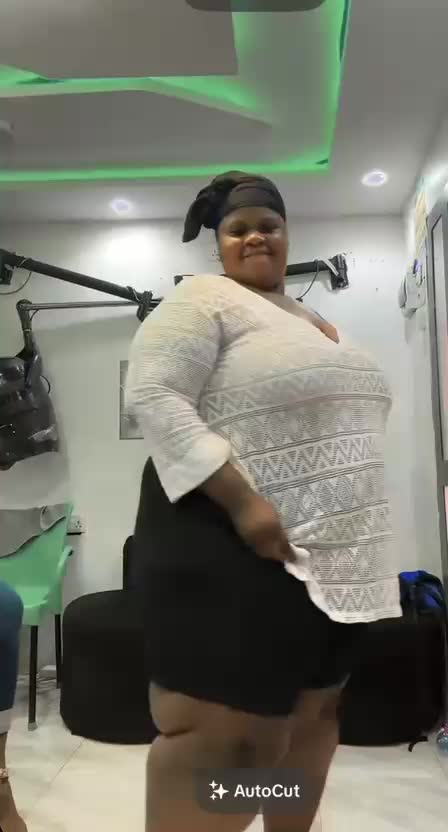 @users sexy Nora5
