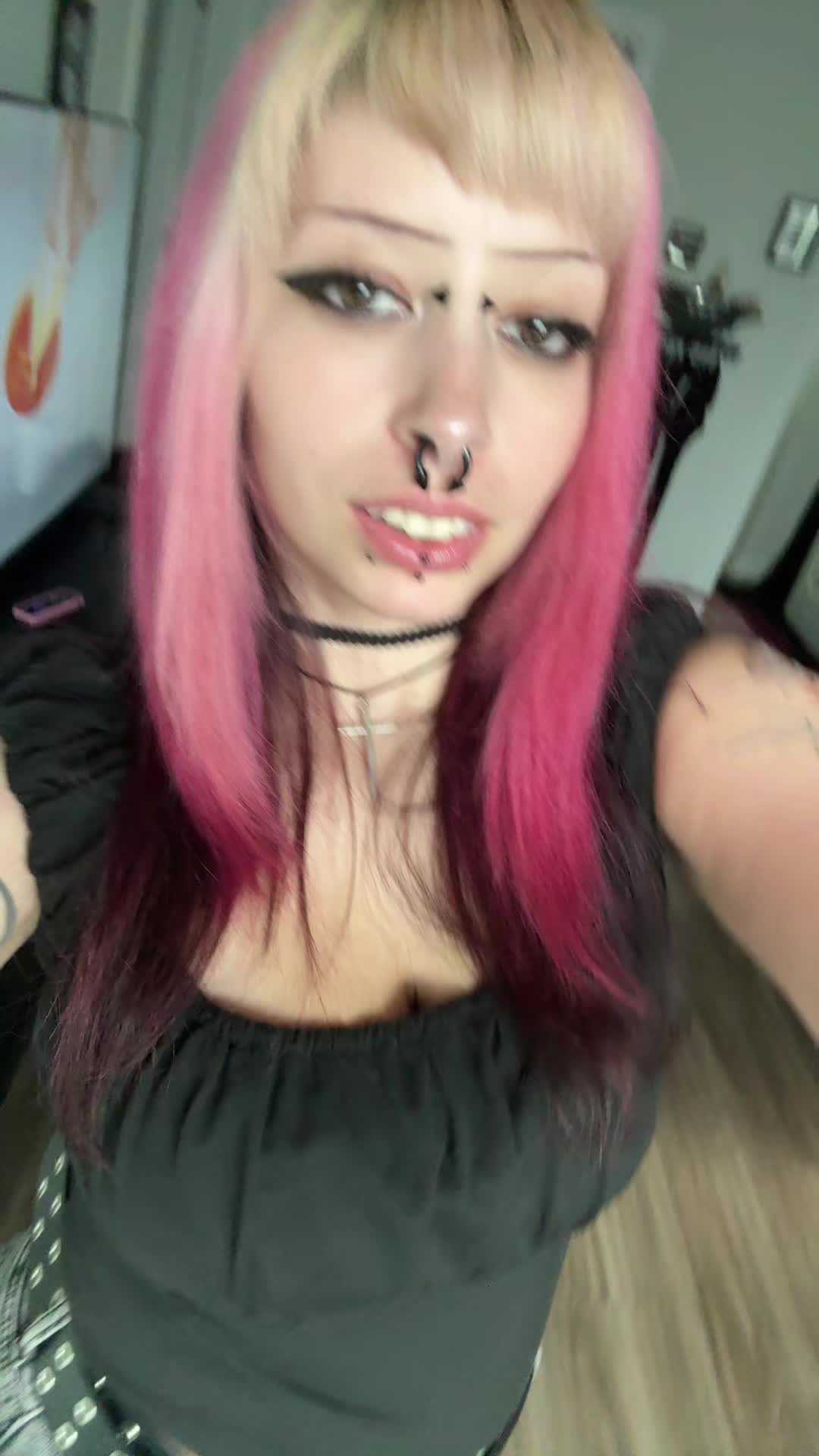 @JaneSpookyHot