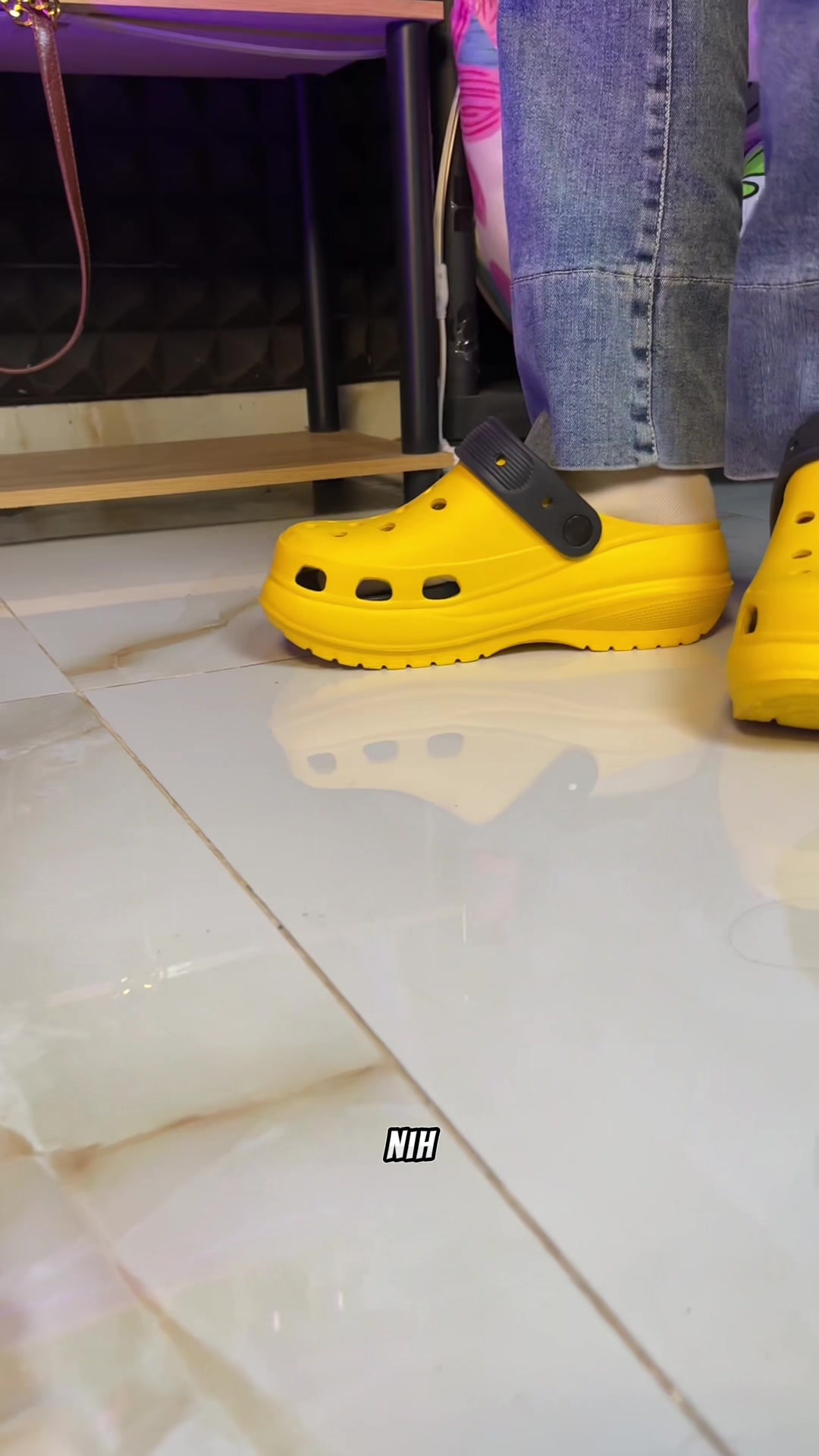 @LELI si paling TAS dan SANDAL