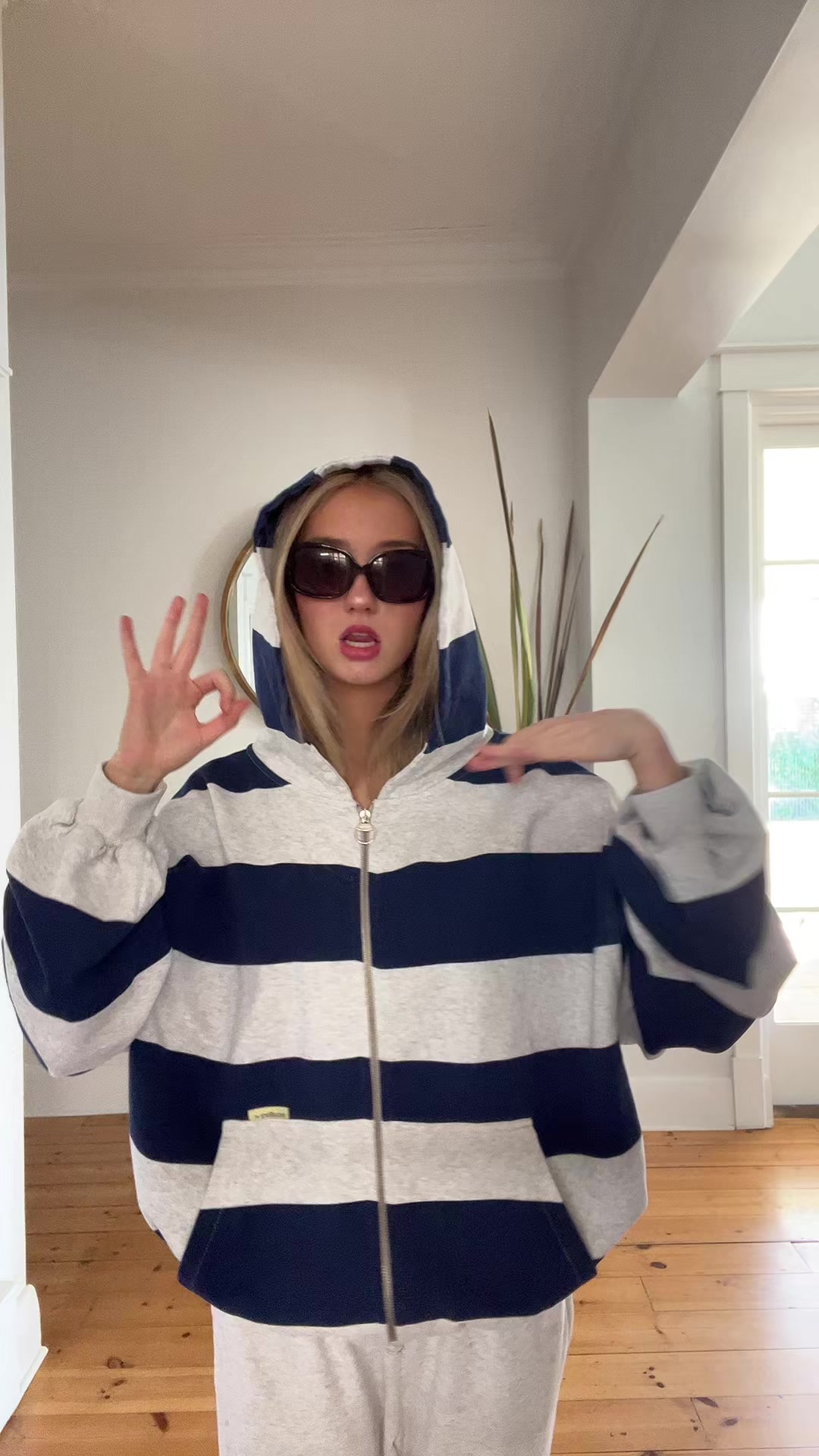 @ELISECHENOWETH