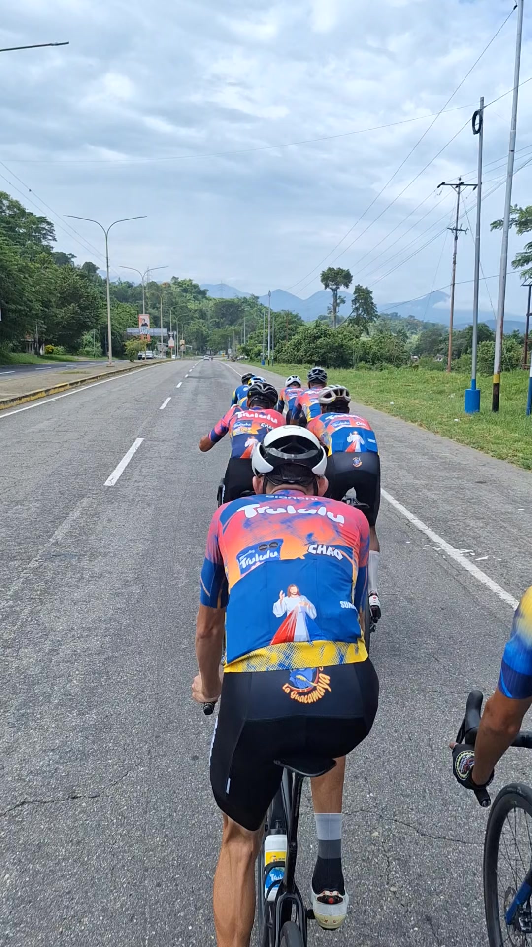 @Carlos Torress🇻🇪🇨🇳