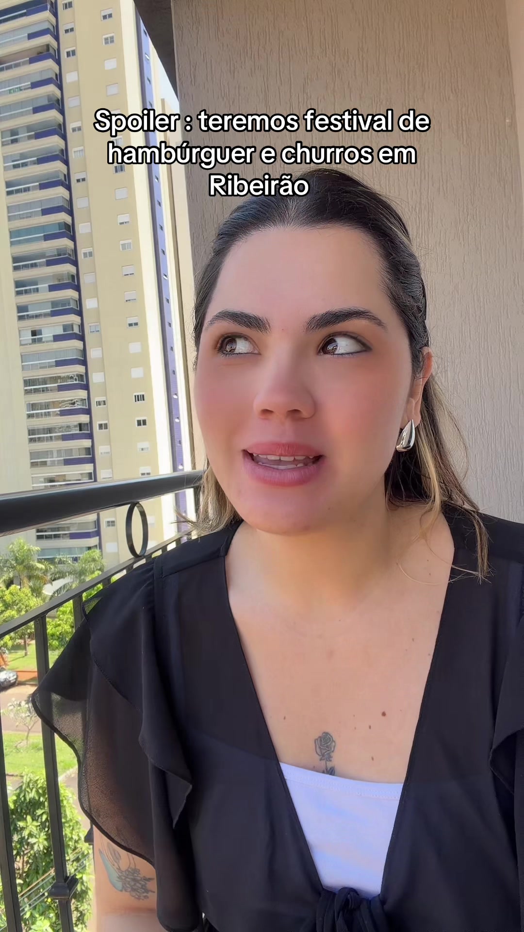 @anadelamonica
