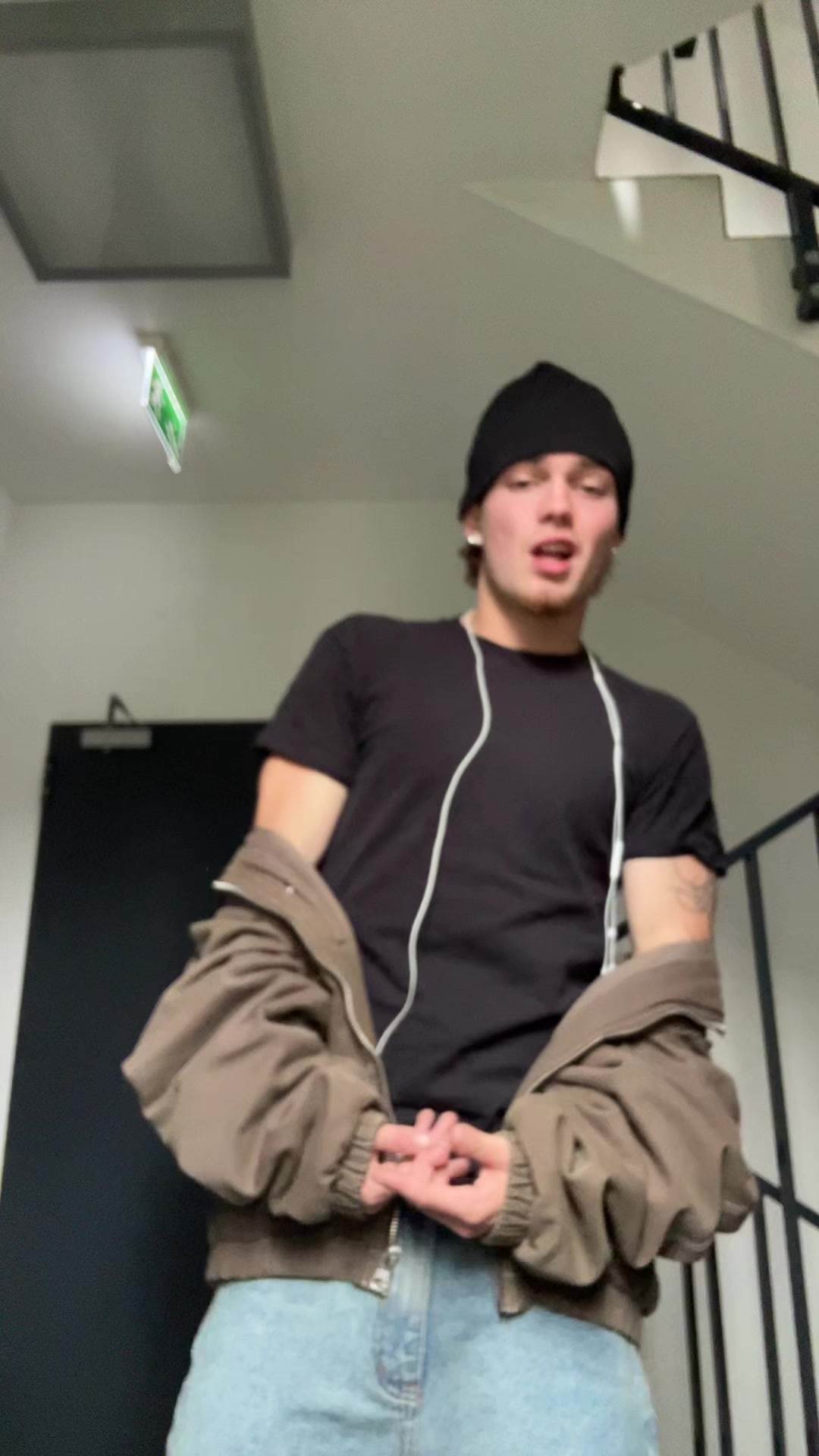 @Sqwimeee