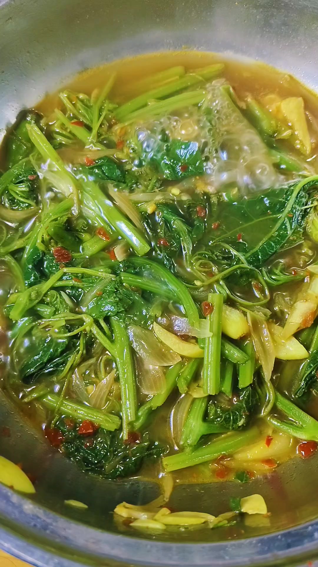 @မဝေ