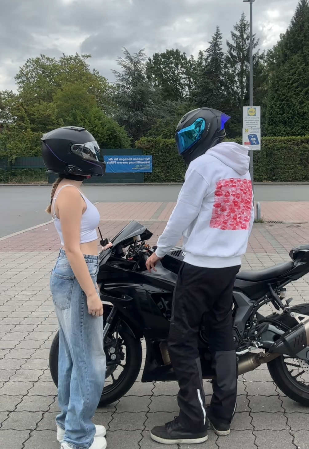 @Bikergirl
