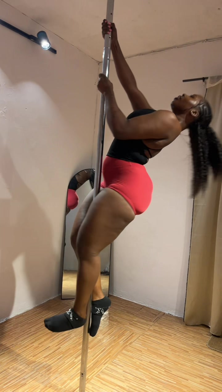 @Briana ~ Pole dancer
