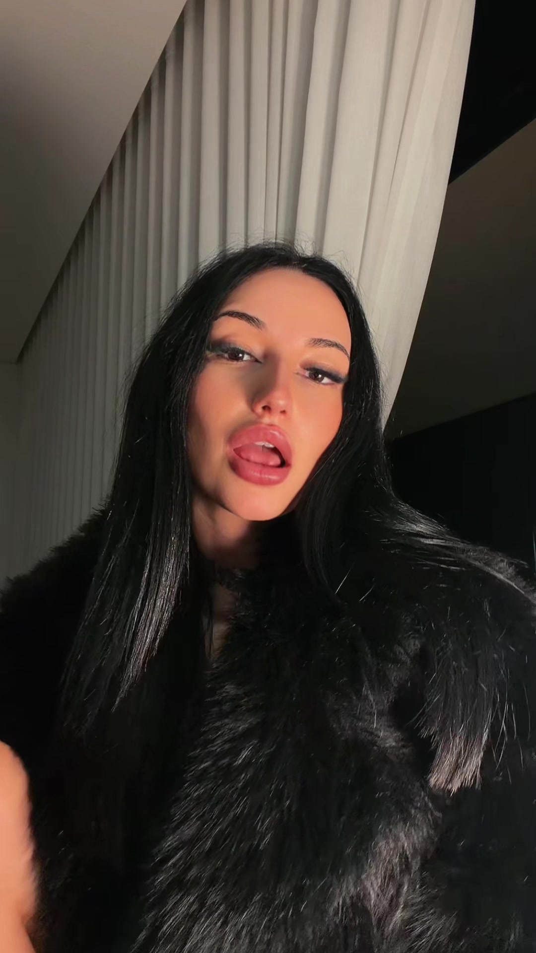 @sinavya_