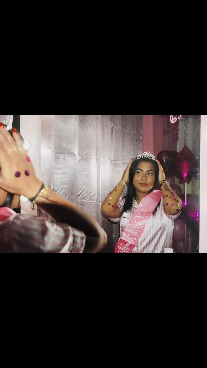 @Vanessa La De KIUTTY