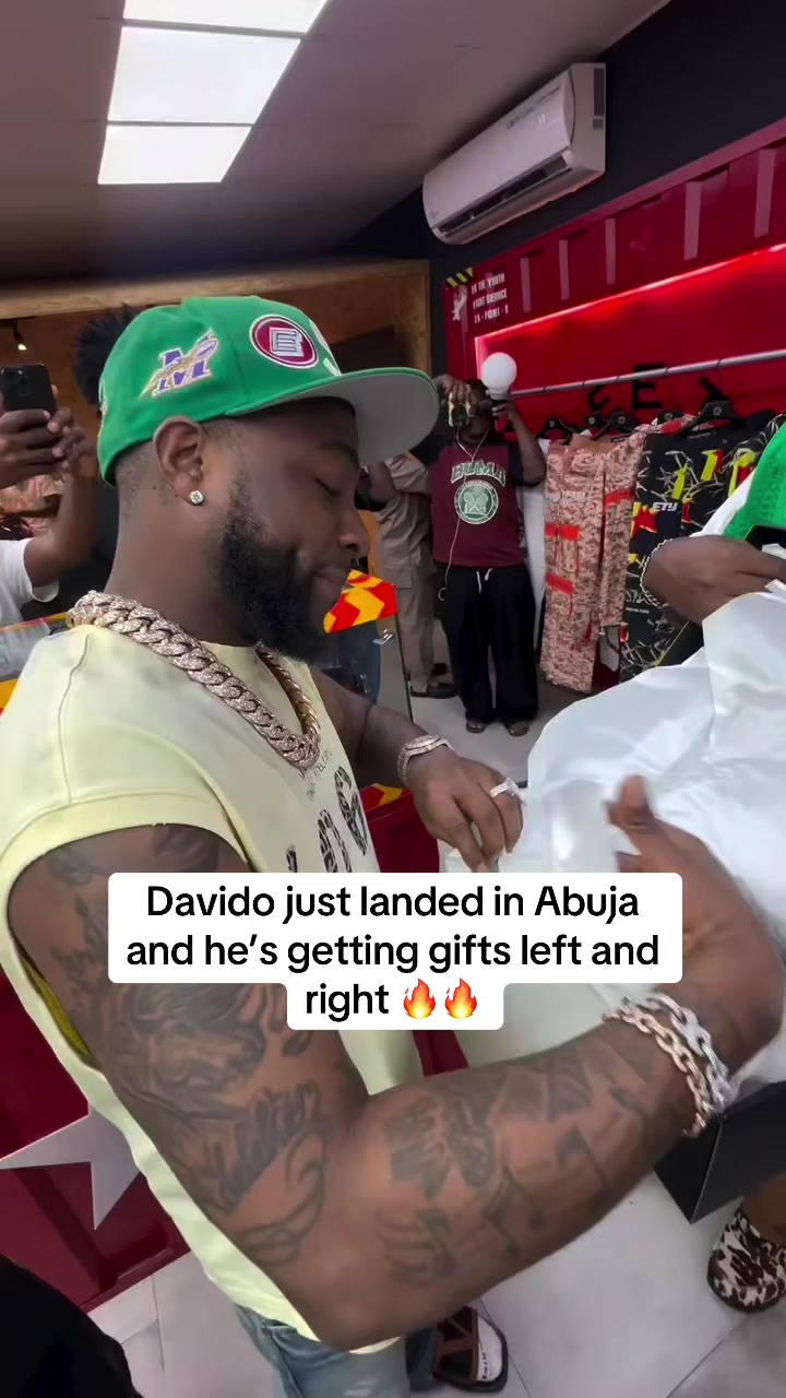 @EVERYTHING DAVIDO ❤️