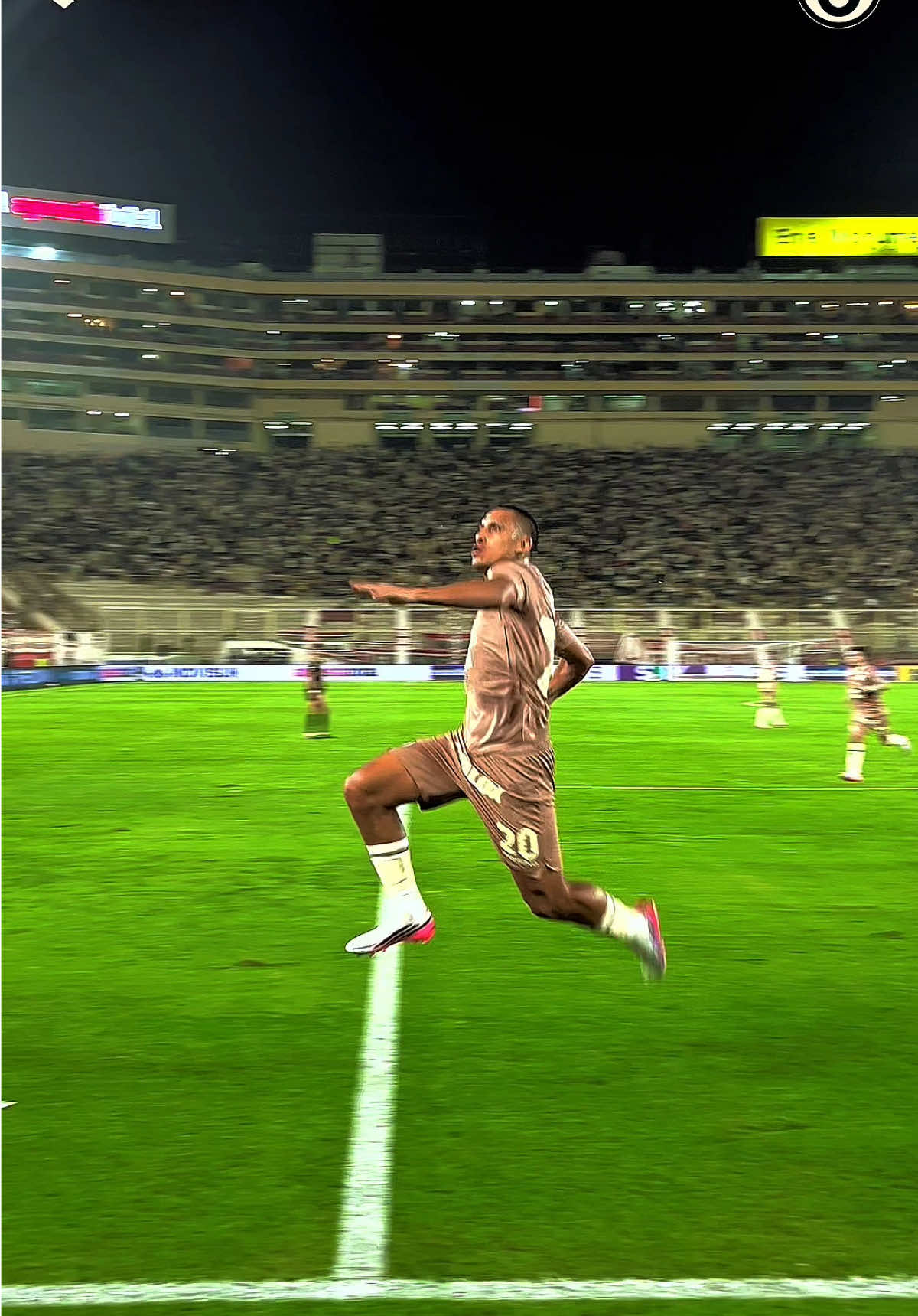 @Universitario