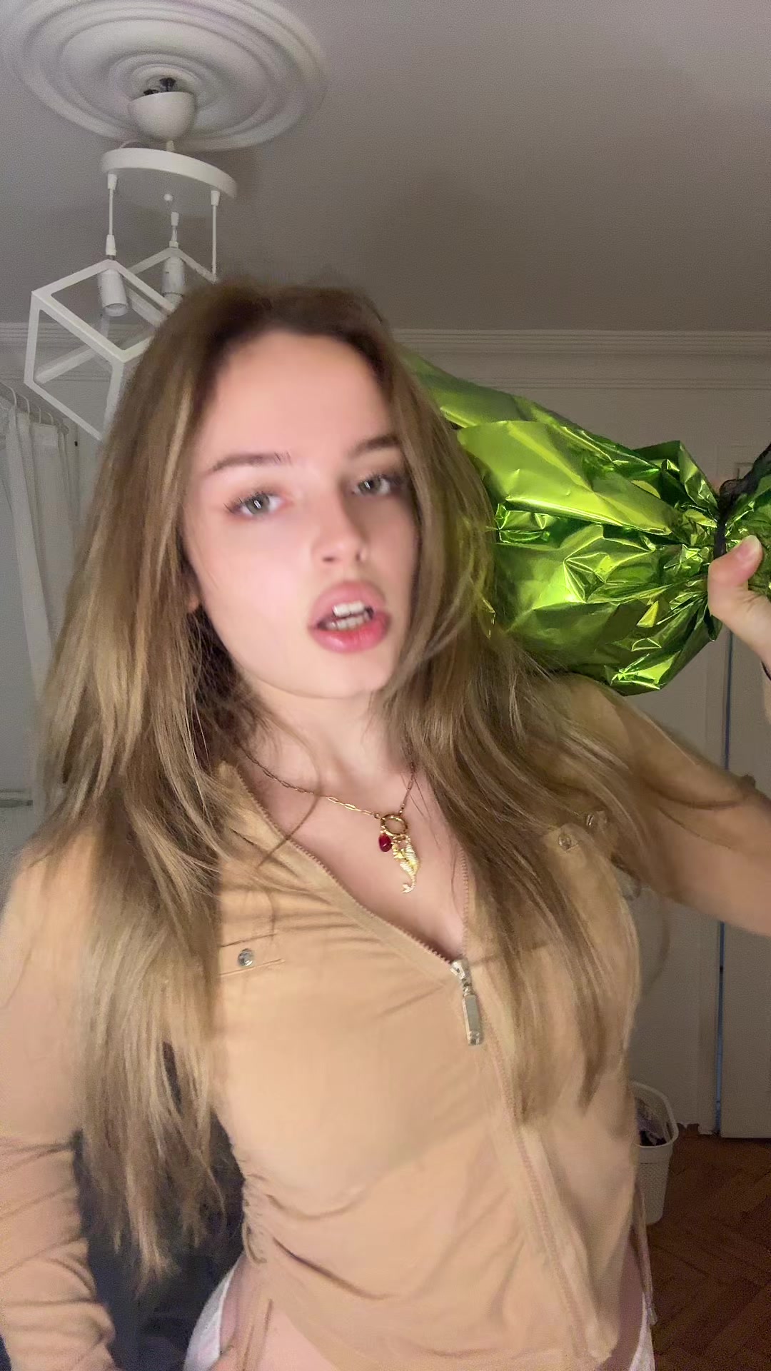 @Elaa