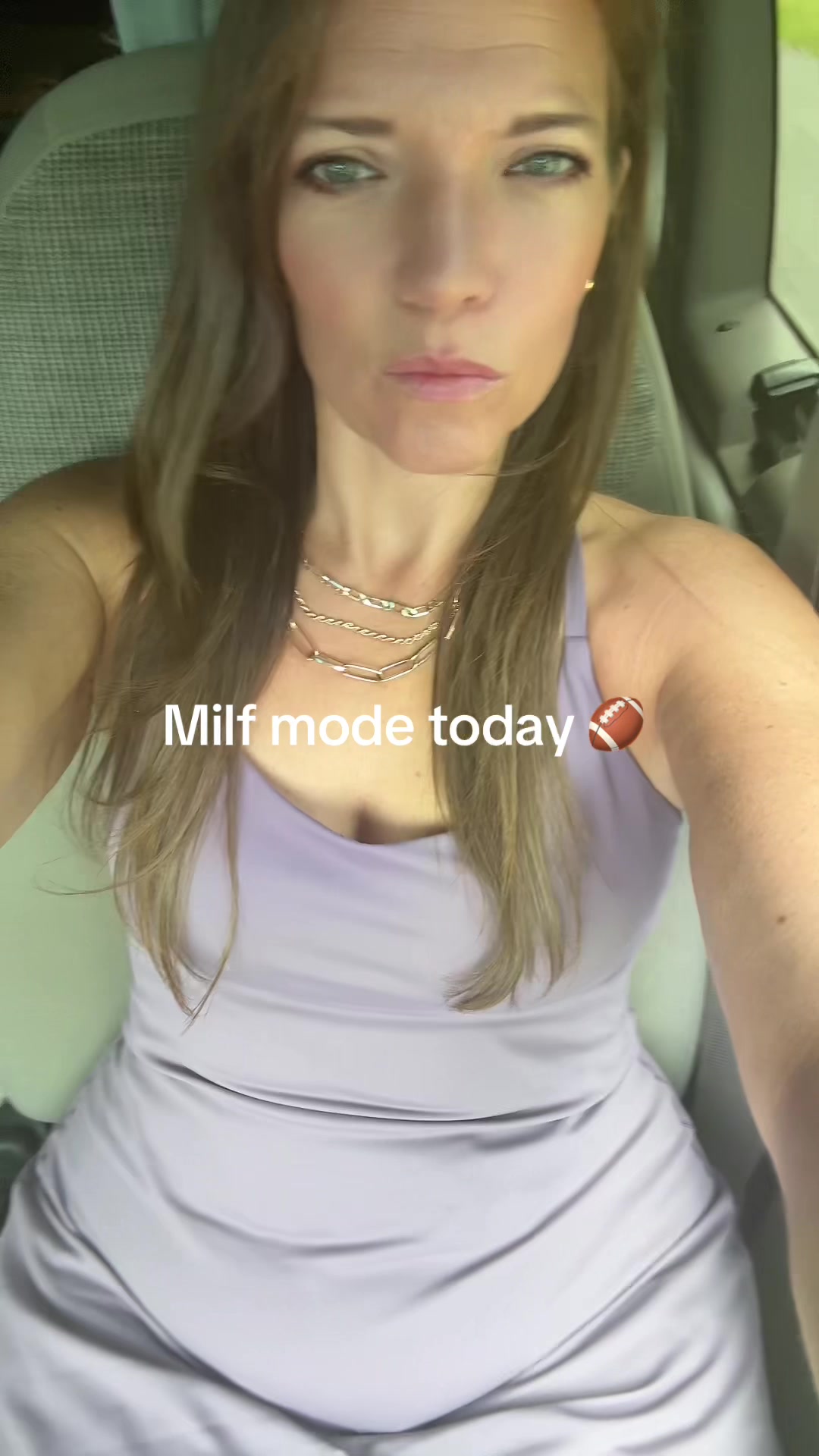 @HotwifeKat