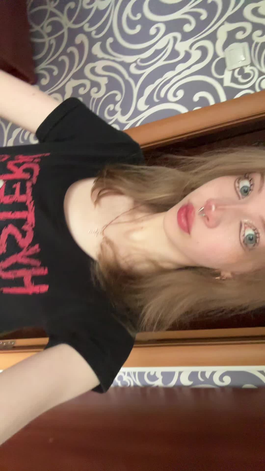 @>_*