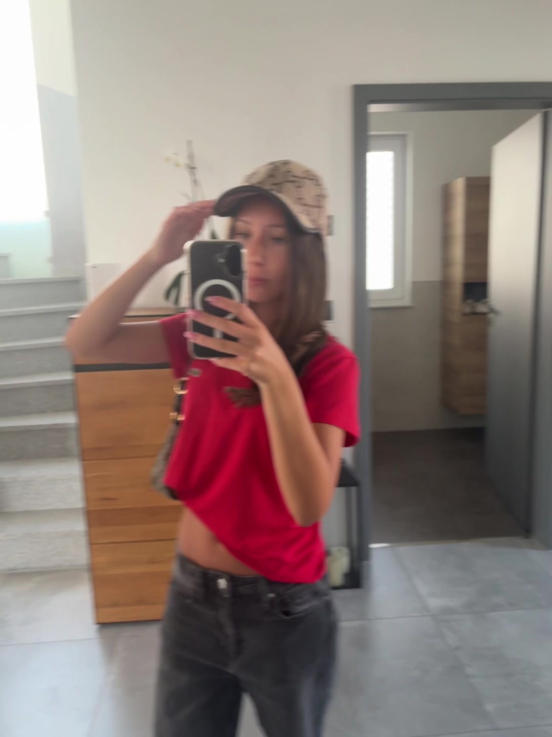 @Леони