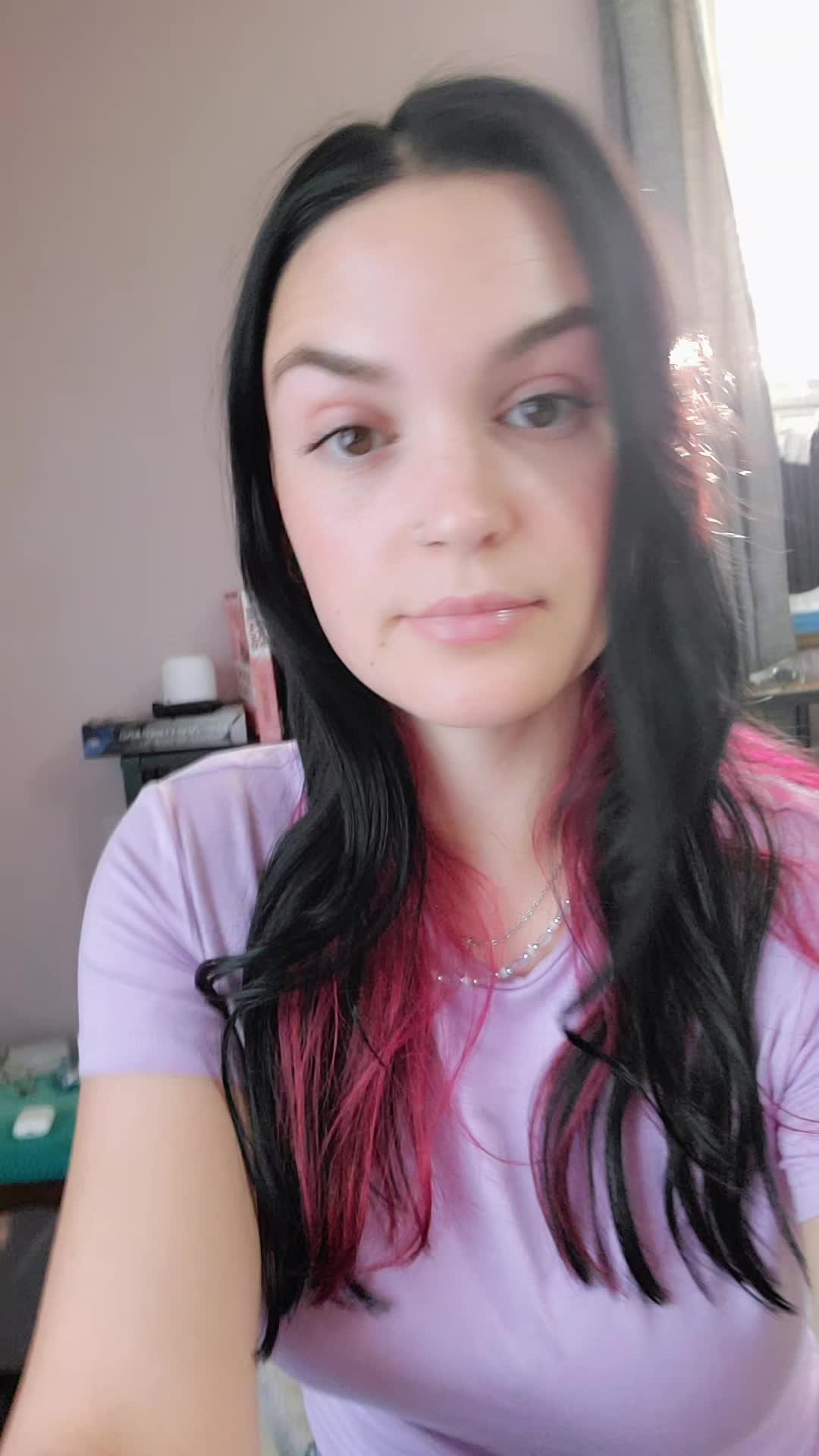 @Holly🦋🤟