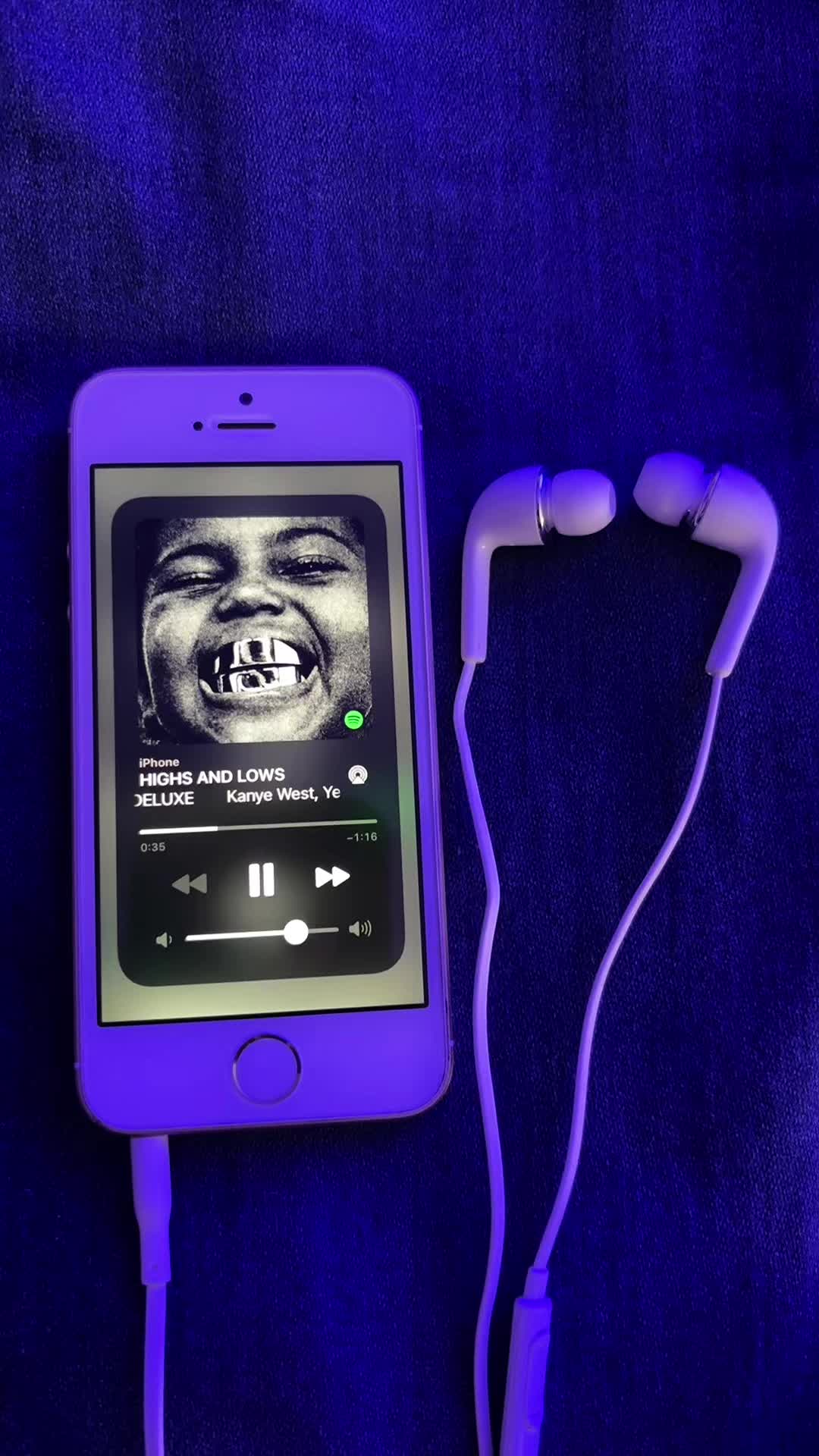 @𖣂