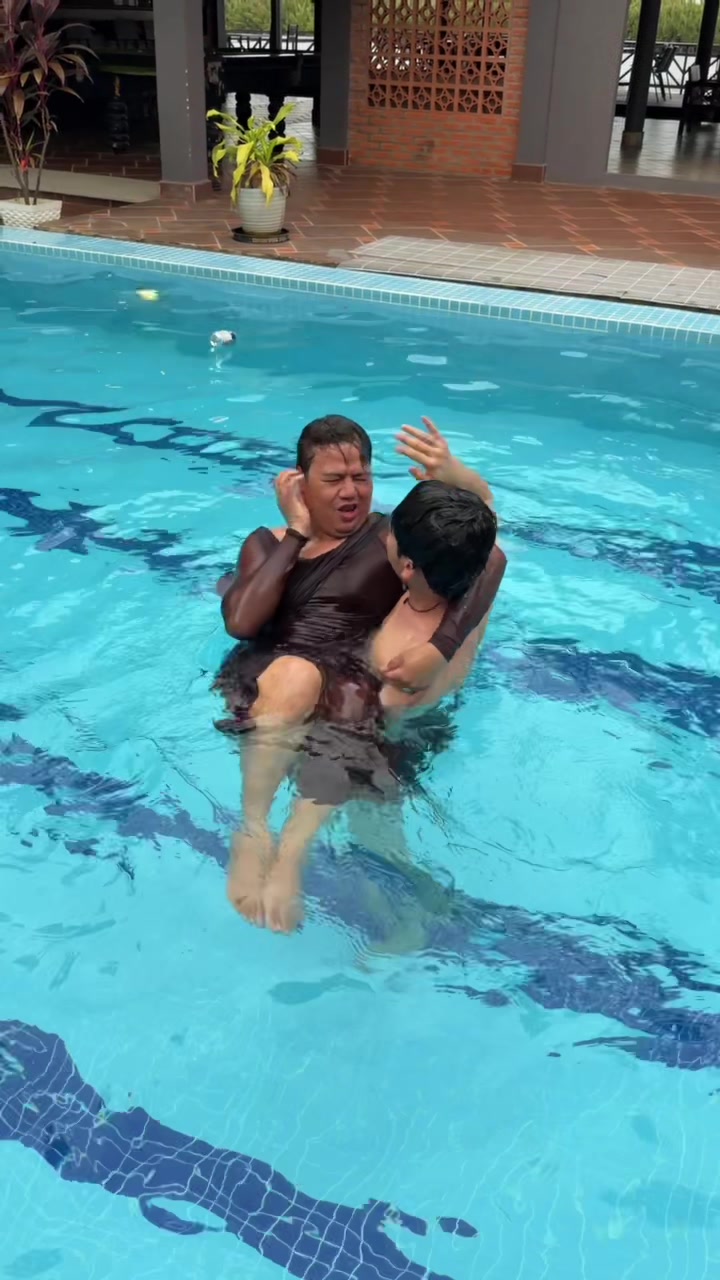 @Sreysros Susi ( អា ស៊ូសុី )