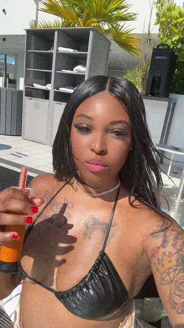 @TheeFemaleHustler❤️&zwj;🔥