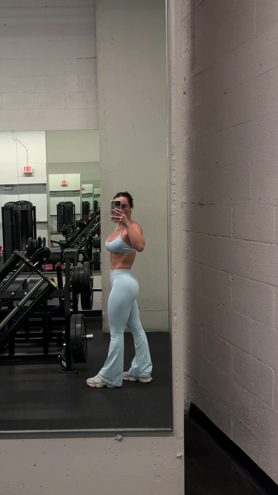 @Ariana isabel