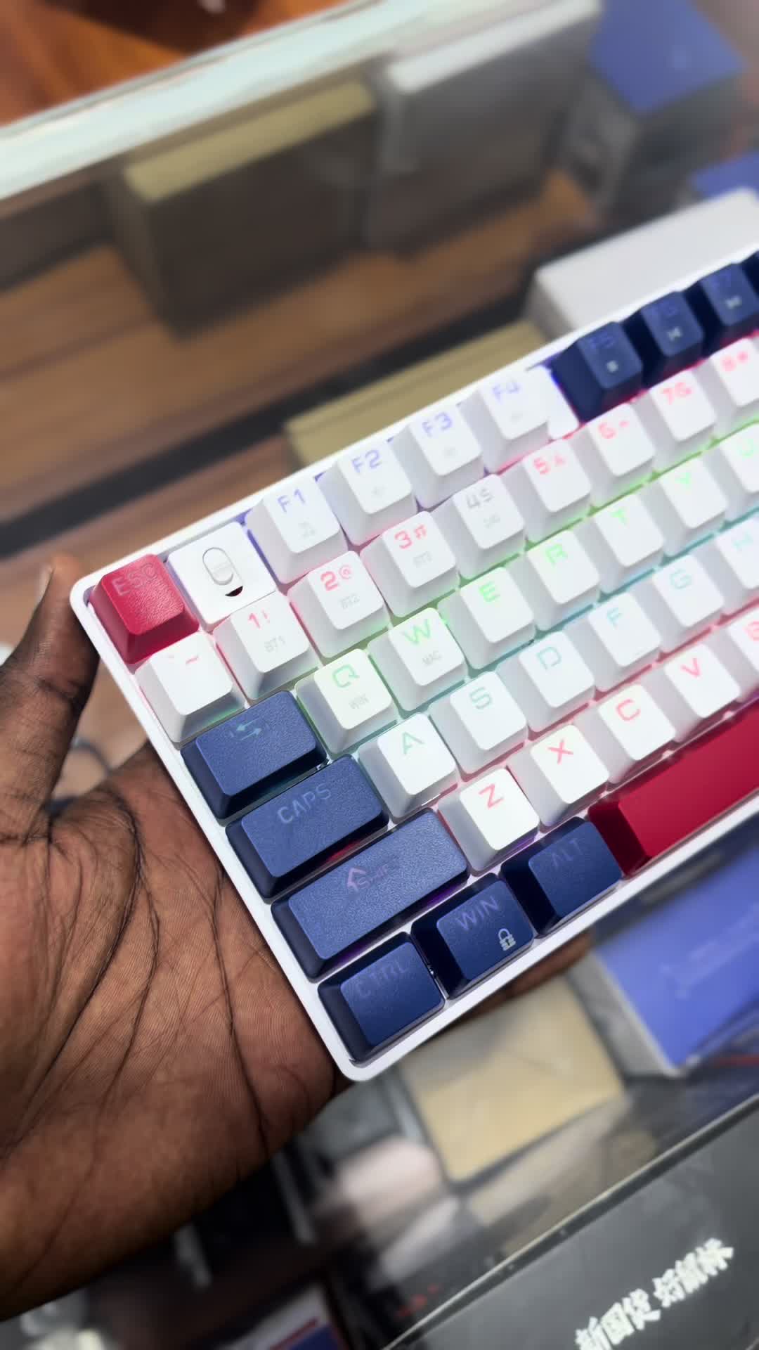 @Laptop guy 🇺🇬