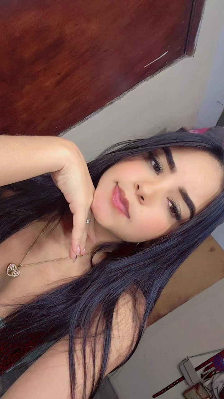 @Génesis Alexandra🩷✨️