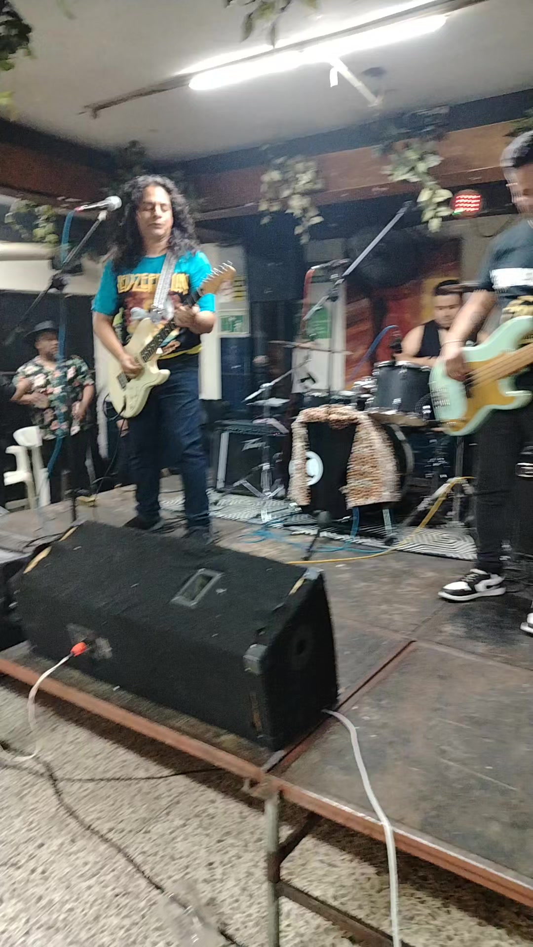 @Brebaje Extraño