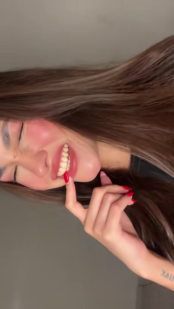 @nicolehertor