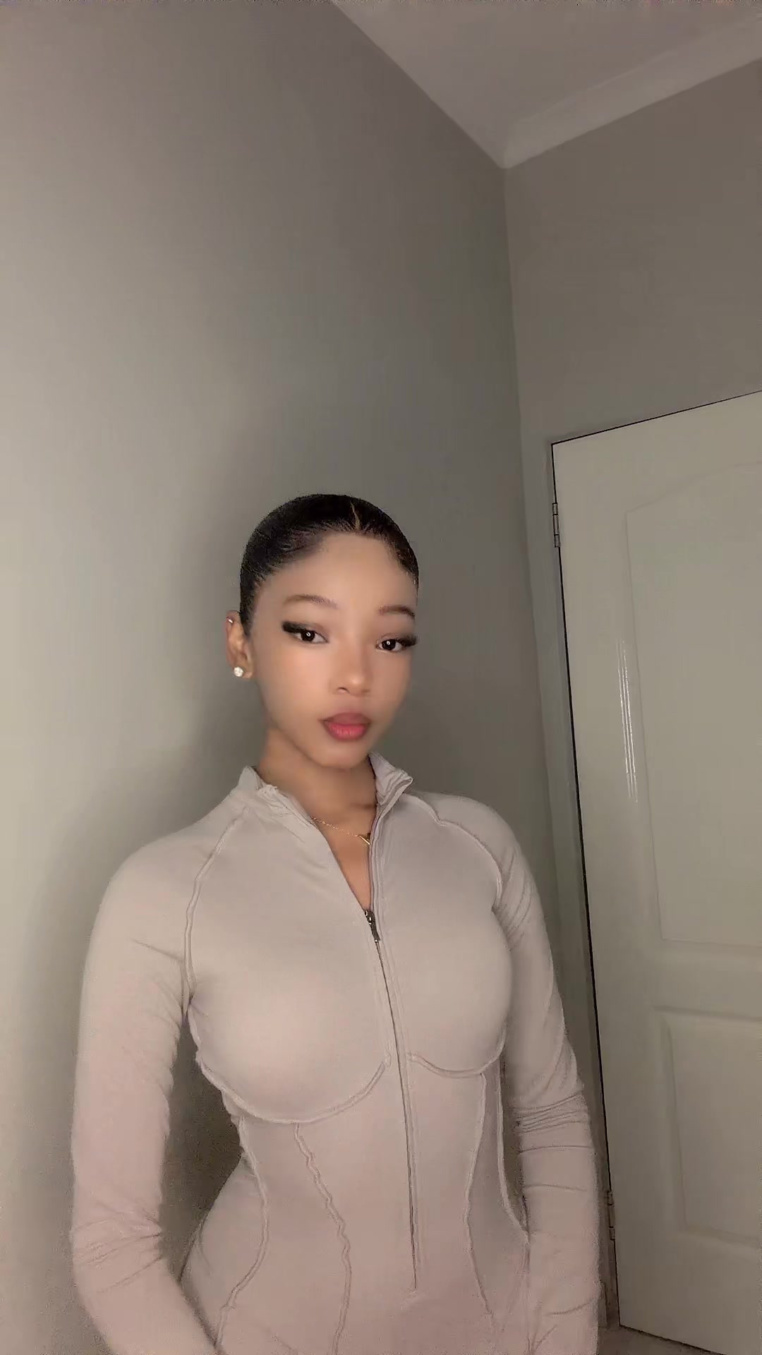 @€.