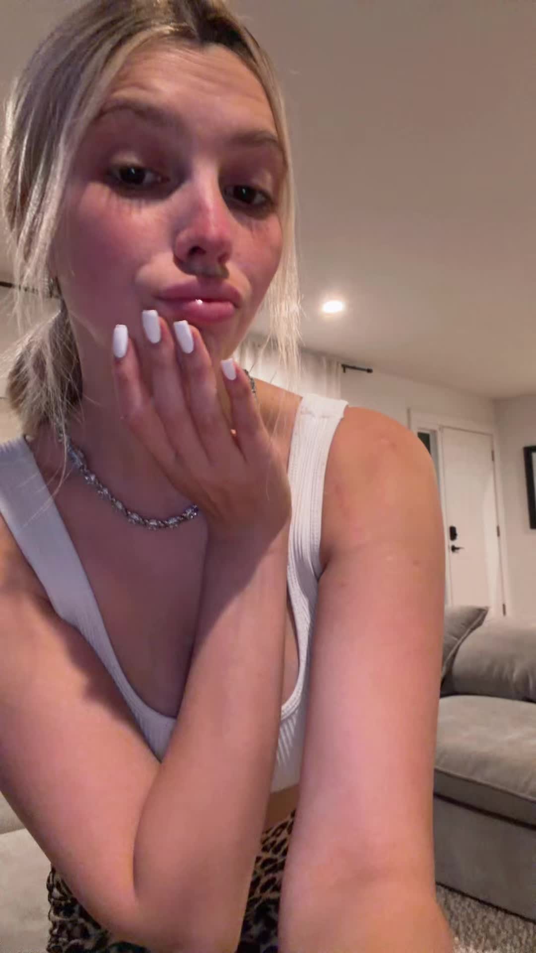 @emilynicholexoo