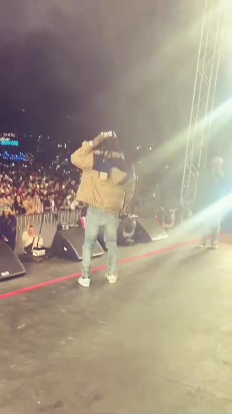 @🎧