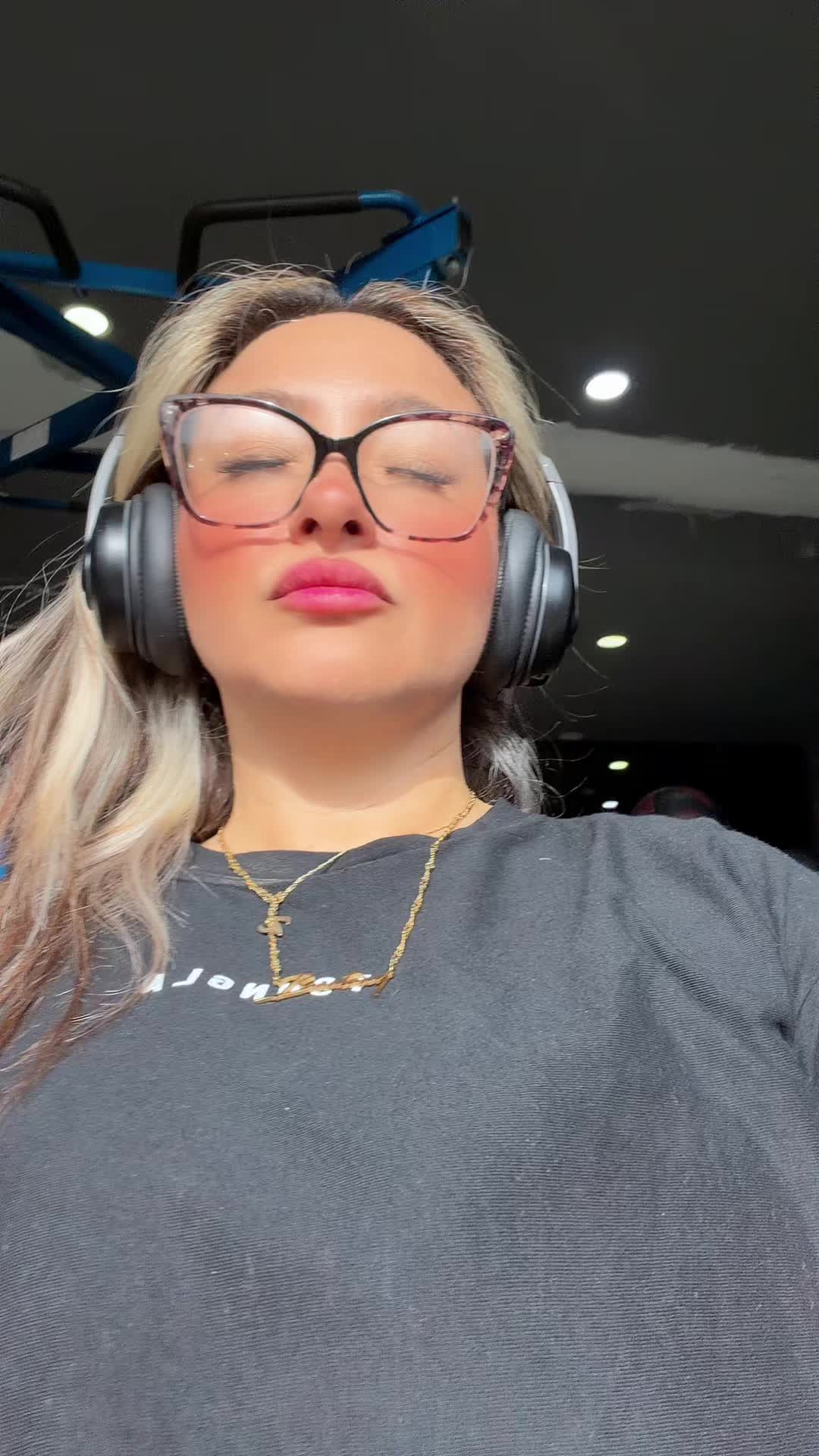 @Solo llámame BZ ✨💋