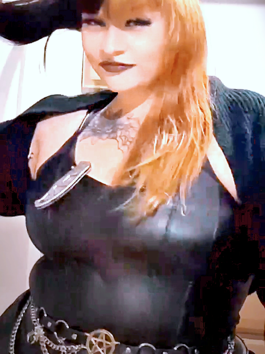 @🖤🤘Emi🤘🖤