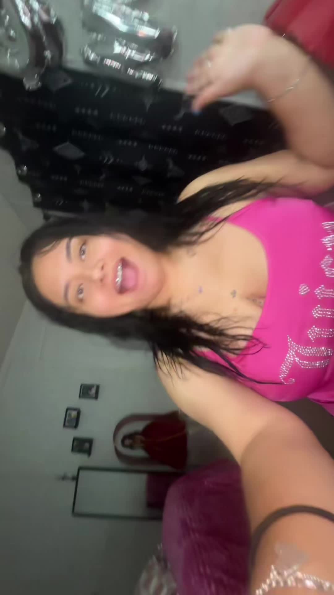 @lusha adrianna ๐