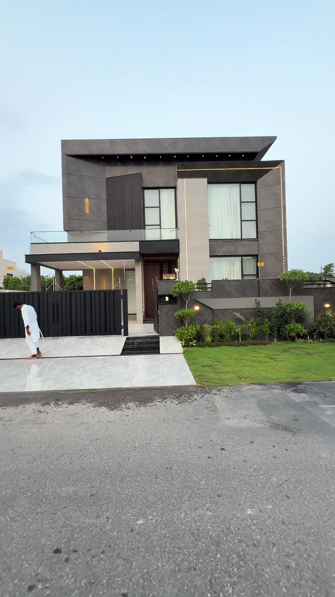 @Iconic Homes DHA