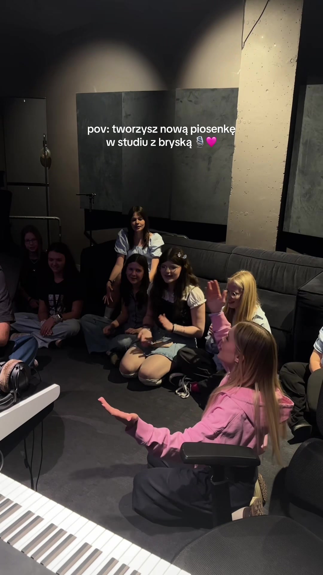@Warner Music Poland