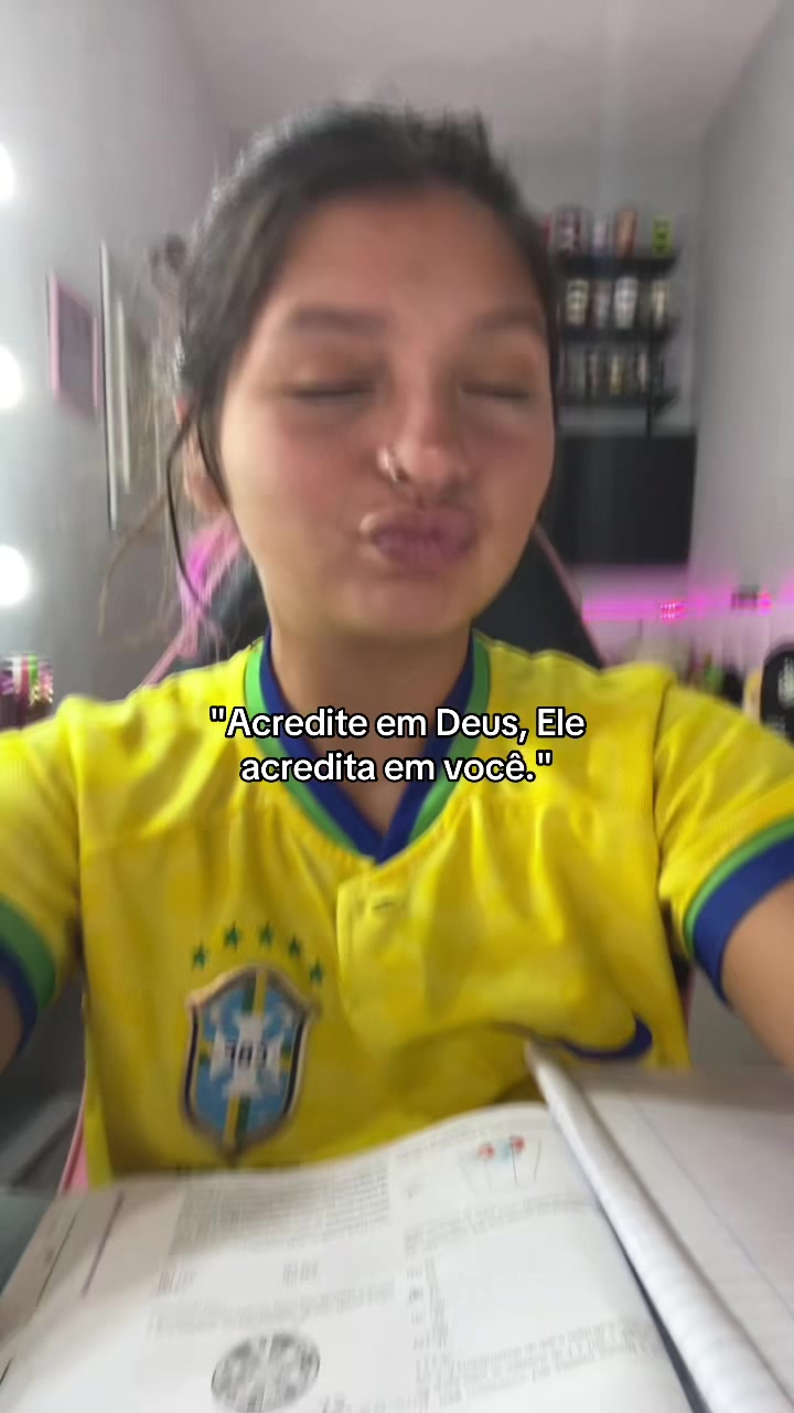@Larinha💨