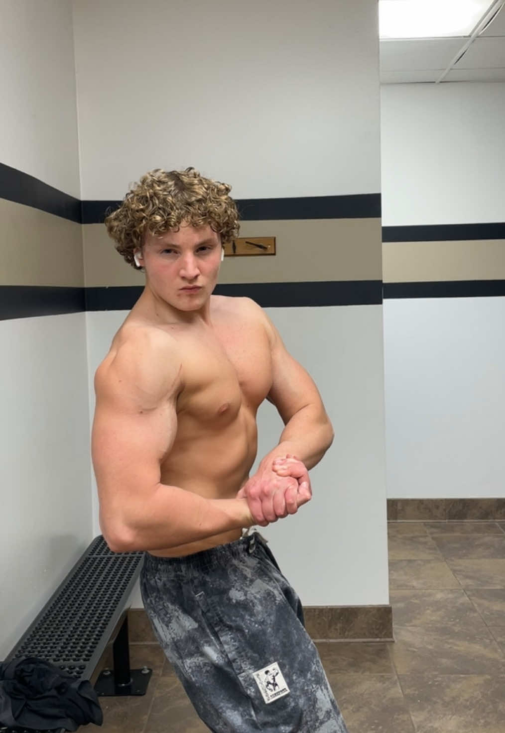 @aaroncombel855