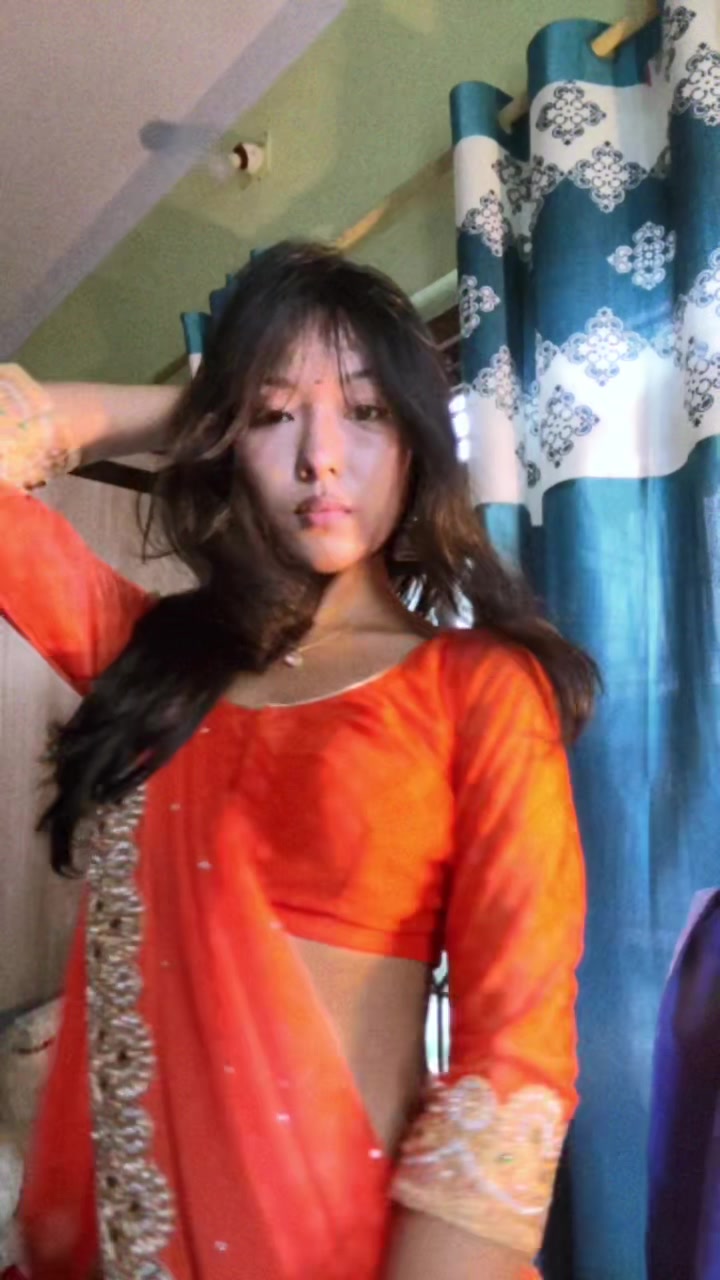 @•