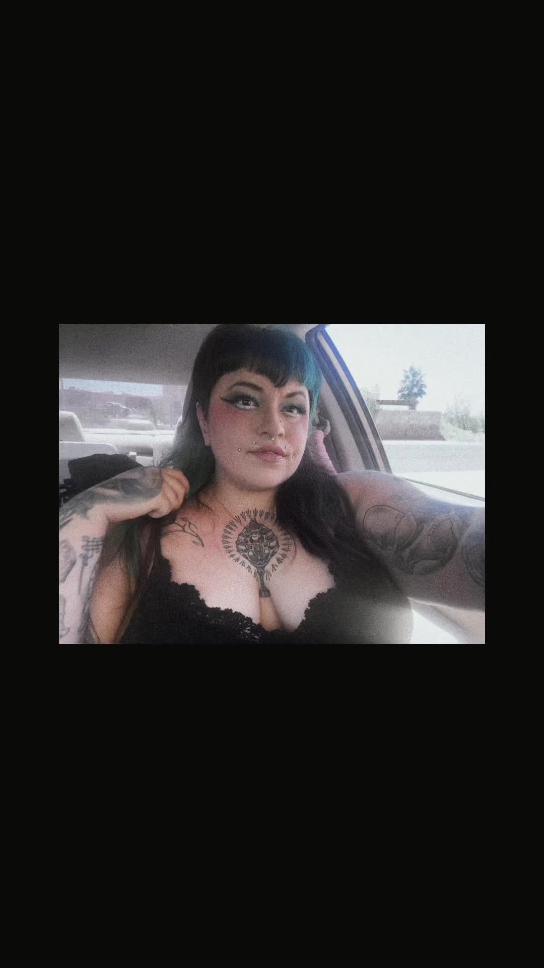 @DollyTheWolfQueen